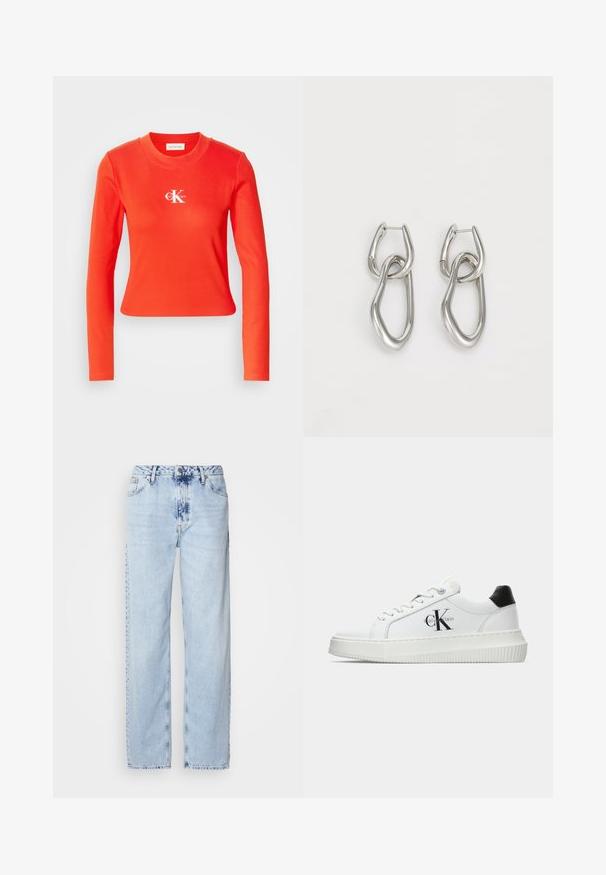 Piros, hosszú ujjú pamut felső bordázott textúrával és kerek nyakkivágással. A mellkason fehér logó található. Rövidített fazon.; Egy világos kék, bő szárú farmernadrág, magas derekú, elhalványult mosással és finom batikolt mintával az elején.; Fehér alacsony szárú edzőcipő fekete saroktabbal, platform talppal, fűzőkkel és Calvin Klein "CK" logóval az oldalán.; Calvin Klein STATEMENT LINKS - Fülbevalók - silver-coloured