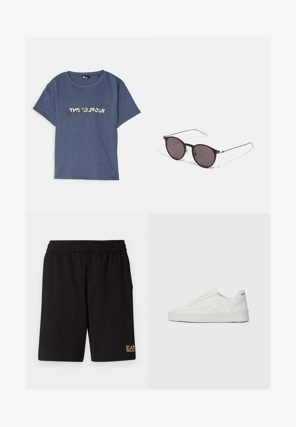 Krátký rukáv modré bavlněné tričko s kulatým výstřihem, zdobené bílým a černým textovým grafickým prvkem na přední straně v módním stylu.; Černé sportovní šortky vyrobené z měkké látky, s elastickým pasem a malým žlutým logem EA7 na dolní části levé nohy.; Bílé kožené tenisky s hladkým povrchem, kulatou špičkou, plochými tkaničkami a texturovanou podrážkou. Na patě se nachází nenápadné logo.; Černé kulaté sluneční brýle s tmavými skly a tenkými kovovými nohami. Obsahují průhledné koncovky nožiček a stříbrné akcenty na pantu. Minimalistický design.