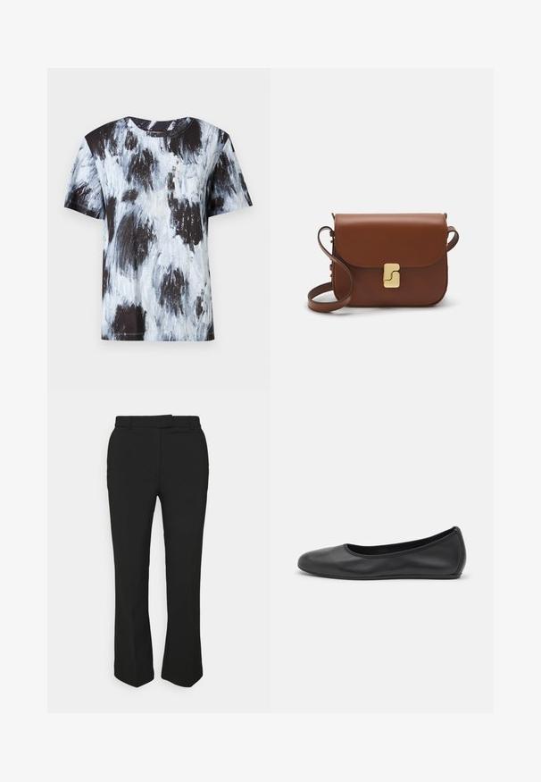 Svart och ljusblå abstrakt mönstrad kortärmad t-shirt, rund halsringning, tillverkad av bomull, med en avslappnad passform och mjuk textur.; Svarta skräddarsydda byxor med rak benform, med bälteshällor och sidofickor. Tillverkade av ett mjukt tyg med en ren finish.; Svart läderballerinaskor med rund tå, slät yta, minimala söm detaljer och en flexibel sula.; Brun läderhandväska med klaffstängning, guldfärgad hårdvara, axelrem och en slät yta. Kompakt rektangulär form.