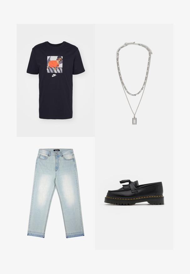 Nike Sportswear TEE OPEN - T-shirts print - black; Pegador BARROW - Loose-jeans - sand washed blue; Sort læderloafer med en frynsedetalje, der har en kraftig sort sål og gul syninger langs kanten. Teksturert overflade.; Sølv halskæde med to lagdelte kæder; har et rektangulært vedhæng med en glat overflade, der fremhæver en poleret metalfinish.