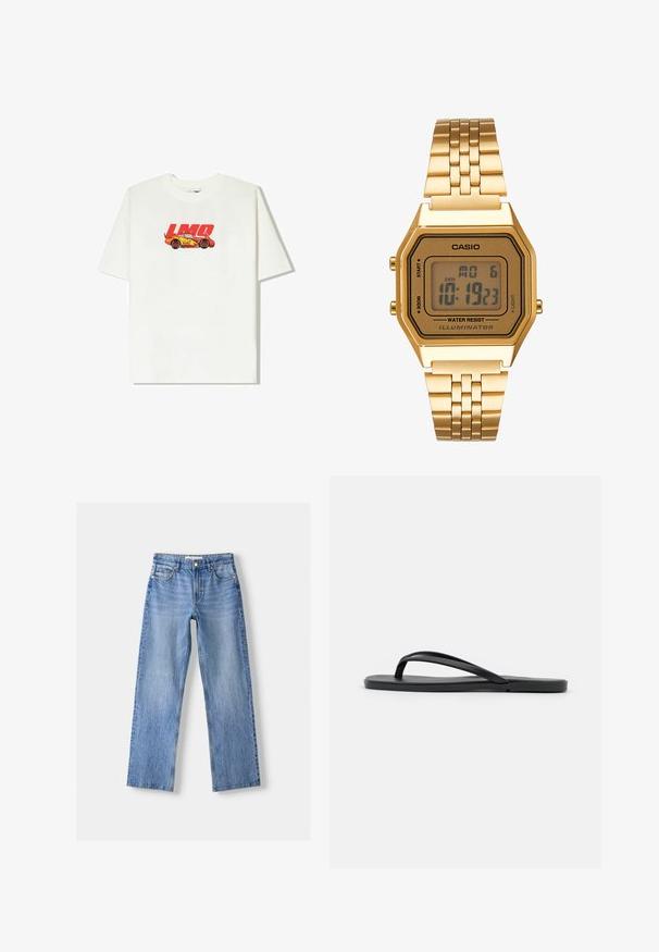 Bela bomba majica iz bombaža z grafiko rdečega in rumenega avtomobila ter tekstom "LMQ 95". Kratki rokavi, sproščen kroj, okrogla izrezana vrata.; Svijetloplave traperice ravnog kroja, s pet džepova, prednjim kopčanjem na dugme i suptilnim izbljeđivanjem za teksturu.; Črne japonke z minimalističnim dizajnom, ravnim podplatom, ozkimi trakovi in gladko teksturo. Brez dodatnih vzorcev ali okrasov.; Zlata digitalna ura s pravokotnim okvirjem, LCD zaslonom, jeklenim pasom in gumbi na strani. Ima oznako o vodoodpornosti.