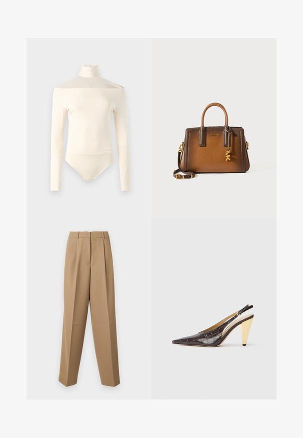 Langarm-Bodysuit in Creme, mit hohem Kragen, schulterfreiem Design und glattem, dehnbarem Stoff sowie Druckknopfverschluss am Boden.; Beige maßgeschneiderte Hose mit hoher Taille, gefaltetem Vorderteil und weitem Bein. Der Stoff wirkt glatt mit einem leichten Glanz.; Spitz zulaufender Slingback-Absatzschuh aus glänzendem, dunkelbraunem Kunstcrocodilleder. Verfügt über einen goldfarbenen geometrischen Absatz und einen verstellbaren Knöchelriemen.; Braune Lederhandtasche mit zwei oberen Tragegriffen, einem abnehmbaren Schulterriemen, goldenen Beschlägen und einem dekorativen Charm mit den Buchstaben "MK."