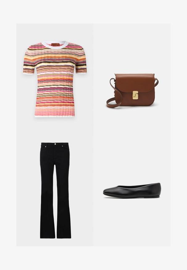 Wielokolorowy krótki sweter z falistym wzorem w paski w odcieniach różu, pomarańczy, czerni i żółci. Posiada biały ściągacz na dekolcie.; Czarne dzwony z denimu, z dwoma przednimi kieszeniami, zapięciem na guzik i gładką fakturą. Widoczne charakterystyczne szycie na szwach.; Paul Smith TOPANGA czarny; Brązowa skórzana torebka na ramię z klapką, złotymi detalami, paskiem na ramię i gładką teksturą. Kompaktowy prostokątny kształt.