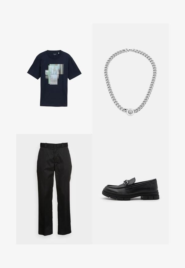 Granatowa bawełniana koszulka z krótkim rękawem z warstwowym wzorem graficznym z napisem "PRESS >>> PLAY" oraz nazwą marki "TOM TAILOR" w kolorze białym.; Czarne spodnie wykonane z gładkiego materiału, charakteryzujące się prostym krojem nogawki, pętelkami na pasek oraz dwoma bocznymi kieszeniami. Klasyczny wygląd bez ozdób.; Czarne skórzane półbuty z okrągłym noskiem, dekoracyjnym paskiem i elementami metalowymi oraz grubą, fakturowaną podeszwą. Gładkie wykończenie z subtelnymi detalami.; Srebrny naszyjnik łańcuszkowy z grubymi ogniwami i centralnym okrągłym wisiorkiem z misternym wzorem. Gładka, lustrzana powierzchnia metalu.