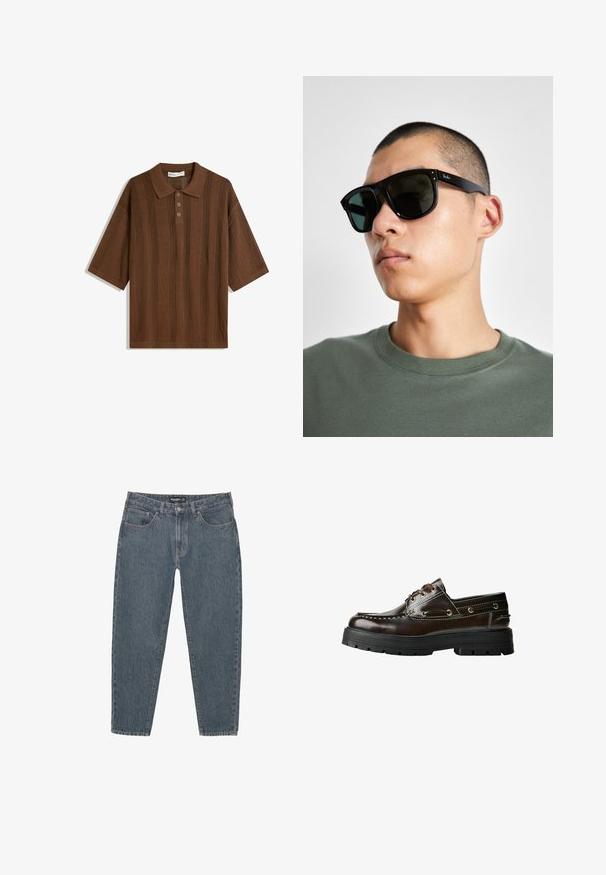 Barna, rövid ujjú pólóing, amely textúrált kötött mintával rendelkezik, függőleges csíkokkal és háromgombos állással. Puha anyag, laza fazon.; Sötétkék farmernadrág, laza szabással, öt zsebbel, gombos záródással és enyhén rojtos szegéllyel. Tartós anyag, finom textúrával.; Barna bőr csónakcipő, gumitalppal, varrási részletekkel, fém fűzőlyukakkal és fűzős kialakítással. Masszív, könnyű szerkezet.; Fekete, téglalap alakú napszemüveg sötét lencsékkel, jellegzetes formával és márkajelzéssel a szárán. Zöld inget viselő személynél.