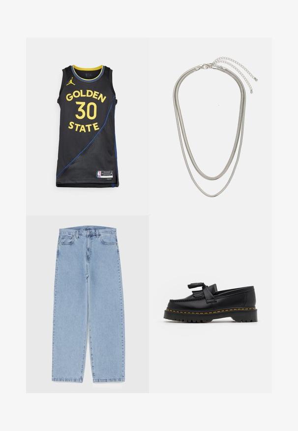 Sort basketballtrøje med "GOLDEN STATE" og "30" i gul, med blå accenter og struktureret stof. NBA-logo ved kanten.; Lyseblå denimjeans med straight leg-design, der har en mid-rise talje, fem lommer og en lukning med knap og lynlås.; Sort læderloafer med en frynsedetalje, der har en kraftig sort sål og gul syninger langs kanten. Teksturert overflade.; Tre-lags sølvmetal halskæde med slanke, flexible kæder med en let glans, sikret med en hummerlås og justerbar kæde.