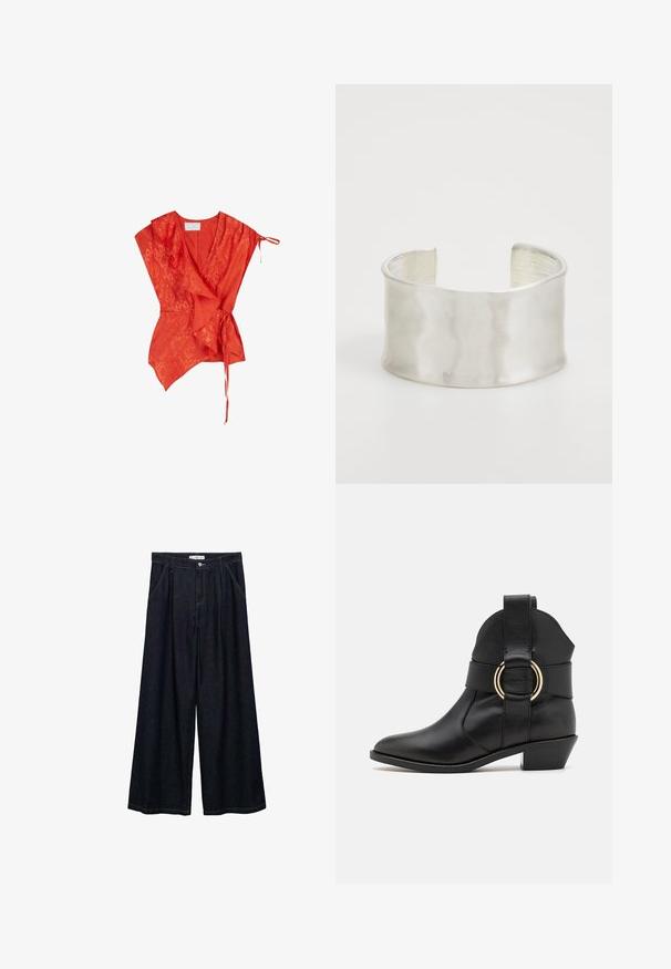 Top roșu cu mâneci scurte, detalii volan și închidere cu fundă la talie. Confecționat dintr-un material ușor, texturat, cu un model subtil.; Pantaloni largi din denim închis, cu talie înaltă, având un închidere cu nasture frontal, două buzunare laterale și detalii de cusătură.; Cizmă de gleznă din piele neagră, cu vârful ascuțit, dotată cu o curea largă cu un accent de inel auriu și un toc scăzut, conic. Textură netedă.; Zign Brăţară - silver-coloured