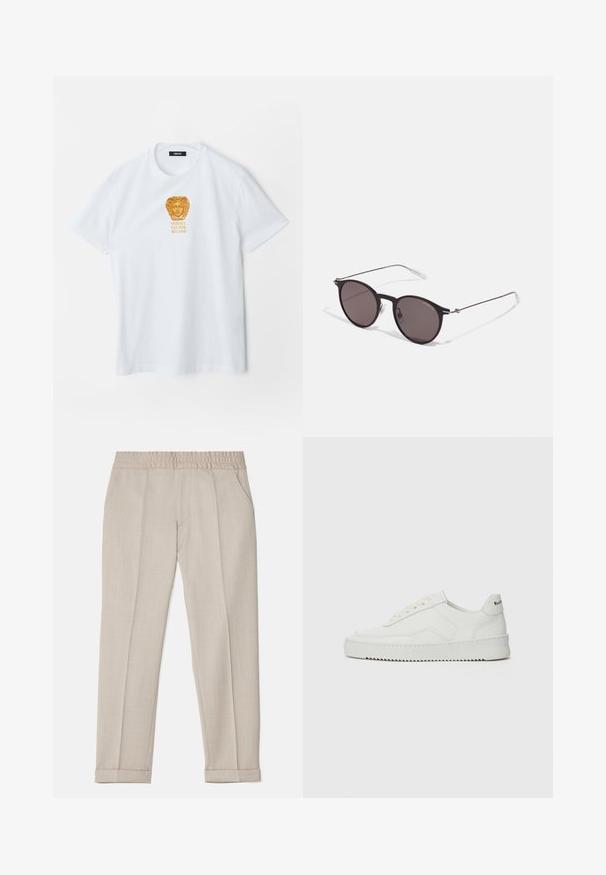 T-shirt bianco a maniche corte con logo della testa di Medusa dorata e testo "Versace Est. 1978 Milano" centrato sul petto.; Filippa K TERRY CROPPED TROUSERS - Pantaloni - sage melange; Sneaker in pelle bianca con una finitura liscia, punta rotonda, lacci piatti e suola testurizzata. Presenta un logo discreto sul tallone.; Occhiali da sole neri rotondi con lenti scure e sottili bracci in metallo. Include punte trasparenti e accenti argentati alla cerniera. Design minimalista.