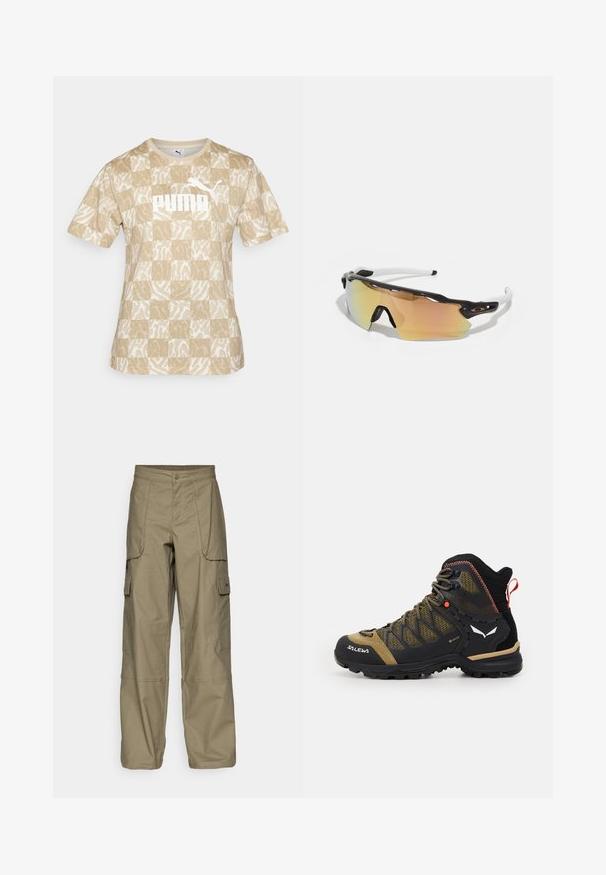 Beżowa koszulka z krótkim rękawem w wzory, z blokowym wzorem, z białym logo "PUMA" i teksturowymi elementami w lekkim materiale.; Pantalony cargo w oliwkowym kolorze, wykonane z luźnego materiału, z wieloma bocznymi kieszeniami i zapięciem na guzik w talii. Gładka tekstura.; Wysokie buty hikingowe w kolorze czarnym i oliwkowym, z siateczkową cholewką, gumową podeszwą oraz teksturowanymi akcentami, wyposażone w tylną pętlę do zakupu.; Okulary przeciwsłoneczne z czarno-białą oprawką, dużymi lustrzanymi soczewkami w złotych i różowych odcieniach, aerodynamiczny kształt oraz wydłużona zewnętrzna krawędź.