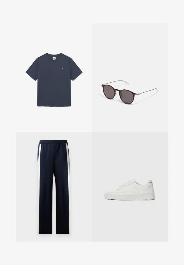 Marineblauwe T-shirt van katoen met een ronde hals, korte mouwen en een klein logopatch op de linkerborst. Soepele stofstructuur.; Navy sweatpants met een wijd beenontwerp, voorzien van verticale crèmekleurige strepen langs de zijkanten. Gemaakt van zachte, gestructureerde stof met een elastische tailleband.; Witte leren sneaker met een gladde afwerking, ronde neus, platte veters en een gestructureerde zool. Kenmerkt zich door een subtiel logo op de hiel.; Zwarte ronde zonnebril met donkere lenzen en slanke metalen armen. Inclusief heldere tempelpunten en zilveren accenten bij de scharnier. Minimalistisch ontwerp.