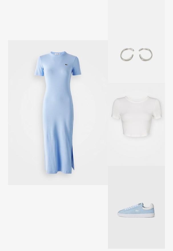 Balta, trumpa marškinėlių tipo palaidinė su stačiakampiu iškarpymu, trumpomis rankovėmis ir banguota tekstūra. Medžiaga atrodo minkšta ir lengva, puikiai tinkanti sluoksniavimui.; Šviesiai mėlynas, trumpomis rankovėmis, raibotas midi suknelė su apvaliu kaklu ir mažuoju žaliu logotipu kairėje krūtinės pusėje, su šoniniu įpjovimu prie hem.; Šviesiai mėlyni zomšiniai sportbačiai su baltais raišteliais ir guminiais padą. Ant šono yra mažas sidabrinis logotipas, o baltas odinis kulno užtrauktukas.; Sidabrinės auskarai žiedai su lygiu, suapvalintu dizainu ir blizgiu paviršiumi. Turi minimalistišką formą su nedideliu atidarymu.