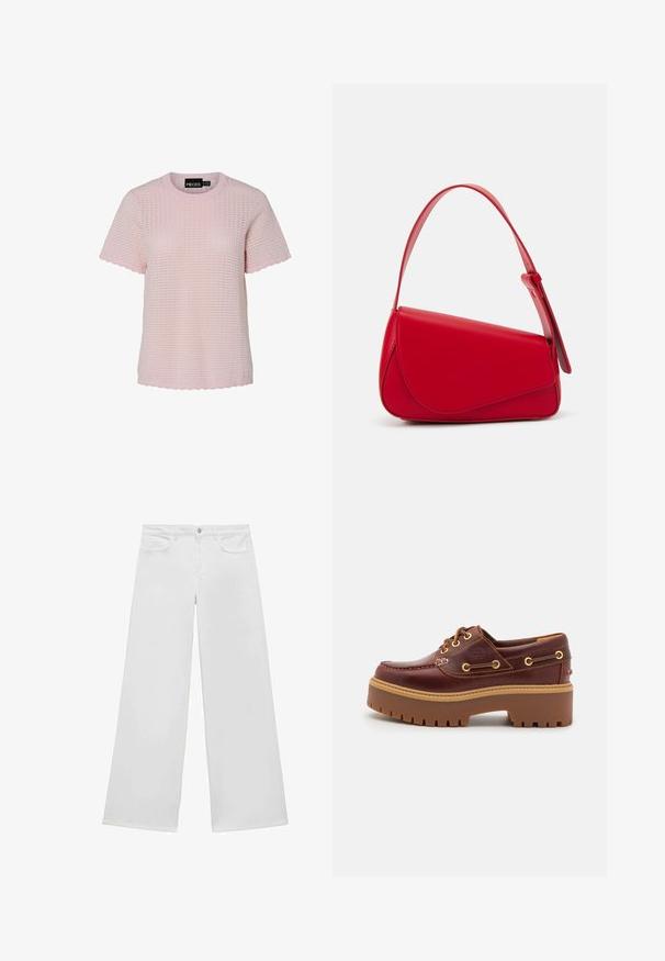 Vaaleanpunainen neulottu t-paita, jossa on pyöreä pääntie, lyhyet aallotetut hihat ja teksturoitu kuviointi koko vaatteessa. Brändilogo näkyvissä kaula-aukossa.; Valkoiset leveälahkeiset farkut, joissa on litteä etuosa, kaksi etutaskua ja nappisulku, suoran leikkauksen lahkeet ja ilman näkyviä kuoseja.; Ruskea nahkainen venejalkine, jossa on paksu ruskea kumipohja, kultaiset nauhapaikat ja kontrastiväriompelu. Sivussa on logo.; Punainen nahkalaukku, jossa on kulmikas, geometrinen muotoilu. Varustettu yhdellä säädettävällä hihnalla ja läpällä, jossa on ommeltu yksityiskohtia.