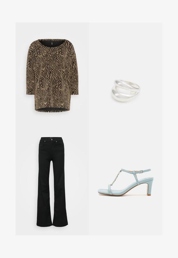 Top con stampa a zebre, scollo rotondo, con una combinazione di colori bianco e oro, maniche lunghe e vestibilità comoda, realizzato in un tessuto morbido e testurizzato.; Jeans neri a zampa d'elefante realizzati in denim, con vita alta, cinque tasche e chiusura con bottone metallico. Texture liscia con dettagli minimi.; Sandalo con tacco alto a fascia alla caviglia di colore azzurro chiaro, con design a punta quadrata, dotato di un accento metallico e una texture in pelle liscia e elegante.; Anello doppio in argento con superficie liscia e lucida. Presenta un design fluido e curvo con sezioni sovrapposte per un aspetto moderno.