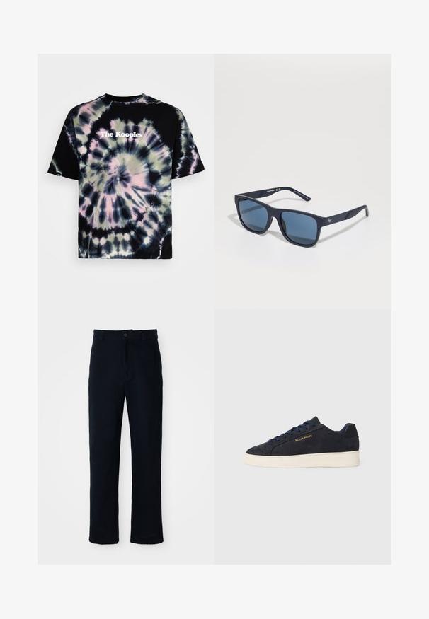 Camiseta negra con diseño de tie-dye que presenta patrones en espiral en púrpura, verde y blanco. Logo "The Kooples" impreso en blanco en la parte central delantera.; Pantalones azul marino de algodón, con un diseño de pierna recta, cierre frontal de botón y una cintura clásica con pasadores para cinturón.; Zapatilla baja de ante azul marino con suela blanca, cordones azul marino y logo de "Filling Pieces" en dorado en el lateral.; Gafas de sol rectangulares azules con lentes oscuros, montura mate de color navy, detalle del logo en la patilla, varillas rectas y una textura sólida y suave.