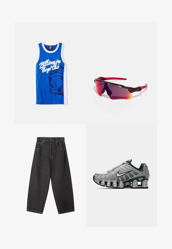 Blauwe mesh tanktop met een witte "Billionaire Boys Club" logo en een afbeelding van een astronaut. Witte afwerking langs de armen en de nek.; Zwarte denim wijde pijpen broek met gele stiksels, vijf zakken ontwerp en een medium tailleband. Textuurstof met een gladde afwerking.; Grijze en zwarte Nike hardloopschoen met zichtbare veerachtige demping onder de zool en een wit swoosh-logo aan de zijkant.; Oakley RADAR PATH UNISEX - Zonnebril - 100t matte black