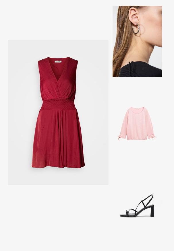 Rozā gara piedurkne blūze ar teksturētu, ribotu dizainu. Ar apaļu kakla izgriezumu un savāktu detaļu pie plaukstām ar saitēm.; Sarkans bez piedurknēm kleita ar dziļu V-veida kaklu, smockētu jostas daļu un plūstošu svārku. Mīksts, viegls audums ar smalku tekstūru.; Melnas augstpapēžu čības ar kvadrātu formu purngalā, plānām regulējamām siksnām un masīvu bloku papēdi. Gluda ādas tekstūra ar minimālu dekoru.; Sudraba metāla aploksne ar leņķveida dizainu, gludu tekstūru un kontrastējošu iekšējo krāsu, ko tur rokā, kas tērpta melnā mētelī.; Sudraba auskars ar pulētu apdari, ar maziem zelta akcentiem un apaļu formu, uz ausu ļipiņas.