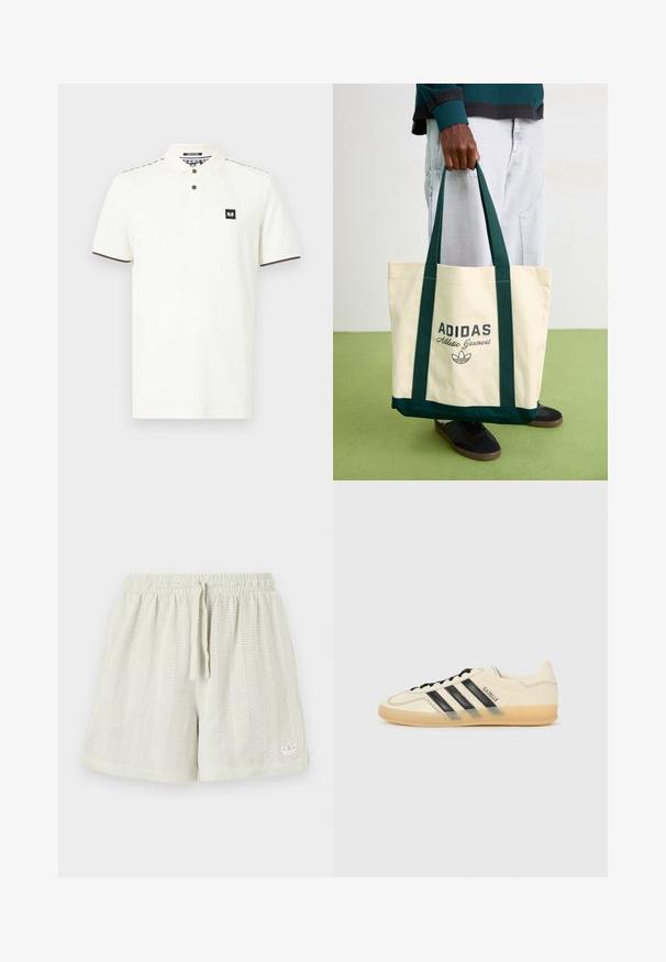 Witte polo shirt van katoen, met een kraag, twee bruine knopen en een zwart logo-opdruk op de borst. Afgewerkt met bruine accenten.; Lichtgekleurde mesh shorts met een elastische tailleband en trekkoord. Bevat een klein logosticker in de onderste hoek en een gestructureerde stof.; Lichte crèmekleurige sneaker met zwart drievoudig streepdesign, gestructureerde bovenkant, ronde neus en gumrubberen zool. Heeft veters en merklogo op de zijkant.; Persoon met een beige Adidas-tas met donkere groene handvatten, gekleed in lichtgrijze broek en zwarte sneakers op een groene vloer.
