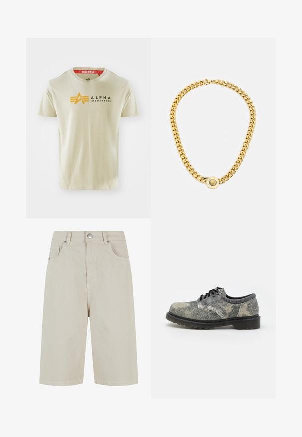 Beige bavlněné tričko s krátkým rukávem, s černým a oranžovým logem a designovými detaily "ALPHA INDUSTRIES" na hrudi.; Béžové džínové šortky se rovný střih, s předním zapínáním na knoflík a čtyřmi kapsami. Látka má hladkou strukturu a minimální švy.; Šněrovací bota vyrobená z texturované šedé tkaniny s černými akcenty, silnou gumovou podrážkou a bílými švy. Design s kulatou špičkou.; Zlatý řetězový náhrdelník s velkými propletenými články, zdobený kruhovým přívěskem se zvýšeným emblémem uprostřed.