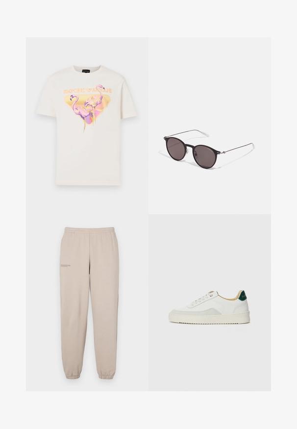 Lys beige t-skjorte med grafisk design av to rosa flamingoer inne i en gul trekantet ramme, med "EMPORIO ARMANI" tekst over.; Beige joggebukser laget av myk stoff, med elastisk midje og mansjetter, og en liten trykt tekstdetalj på venstre bein.; Hvit sneakers med semsket detaljer, rund tå, flate snøringer og en kremfarget gummisåle. Har grønn merking på hælen.; Sorte, runde solbriller med mørke linser og slanke metalarmer. Inkluderer klare temple tips og sølvfargede detaljer ved hengslet. Minimalistisk design.