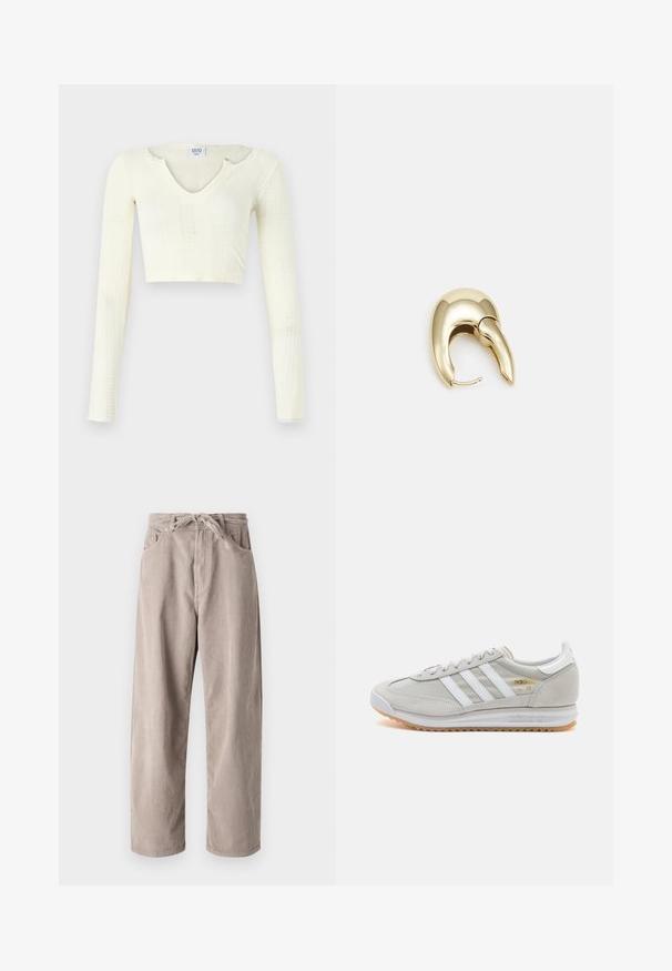 Crop top i off-white strikkemateriale. Lange ermer med ribbet tekstur og små utskjæringer rundt halslinjen.; Beige kordfløyelsbukser med løs passform, med strikk i livet, to frontlommer og vertikal ribbet tekstur.; Lys grå sneaker laget av semsket skinn og mesh, med tre hvite striper, rund tå og såle av gummi. Gull logo-aksent nær snørebåndene.; Gullfarget metalløredobber med et elegant, buet design. Har en karakteristisk spiss form, polert overflate og hengsel-lukking.