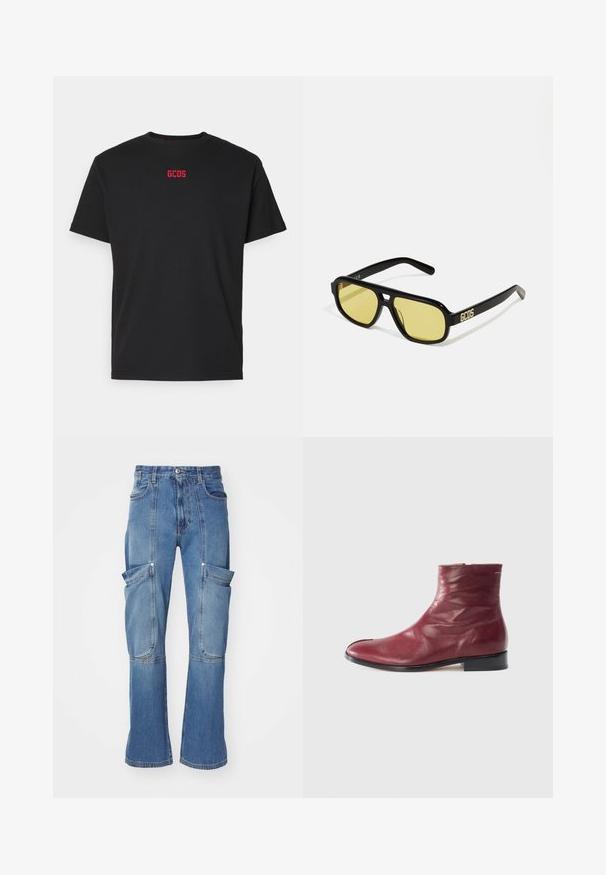 Maglietta in cotone nera con maniche corte, caratterizzata da un piccolo logo rosso "GCDS" centrato sul petto. Collo a giro classico. Texture morbida.; Pantaloni cargo in denim azzurro chiaro con vita alta, multiple tasche laterali e gamba svasata, caratterizzati da cuciture a contrasto e chiusura con zip.; Stivale alla caviglia in pelle bordeaux con una texture liscia, zip laterale, punta arrotondata e tacco nero basso, caratterizzato da pieghe sottili e cuciture minime.; GCDS UNISEX - Occhiali da sole - shiny black