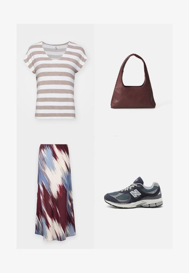 Csíkos, rövid ujjú póló V-nyakkal, világosbarna és fehér csíkok váltakozásával. Puha, texturált anyagból készült.; Hosszú szoknya, amelynek átlós, batikolt mintázata bordó, kék és krém színekben készült, puha anyagból, amely áramló sziluettel és enyhe fénylő felülettel rendelkezik.; Új Balance sportcipők sötétkék hálós és velúr felsőrésszel, szürke kiegészítőkkel, fehér logóval, párnázott talppal és texturált részletekkel.; Burgundi bőr kézitáska, háromszög alakú, nyitott tetejű, fonott részletekkel a húzón. Simább tapintású, matt felülettel.