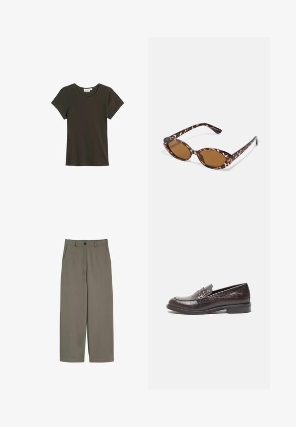 Dunkelgrünes T-Shirt mit kurzen Ärmeln, gefertigt aus weichem, geripptem Stoff, mit Rundhalsausschnitt und lockerer Passform, das minimale Nähte aufweist.; Weite Hosen in olivgrünem Stoff, mit einem Knopfverschluss, Vorderaschen und einer glatten, leicht strukturierten Oberfläche.; Dunkelbraune Lederloafers mit Krokodilstruktur, flachem Absatz und gesteppten Details an der Vorderseite für zusätzlichen Stil.; Sonnenbrille aus Schildpatt mit ovalen Gläsern, braun getönt, dünnen Bügeln mit strukturiertem Muster, leichtem Kunststoffrahmen.