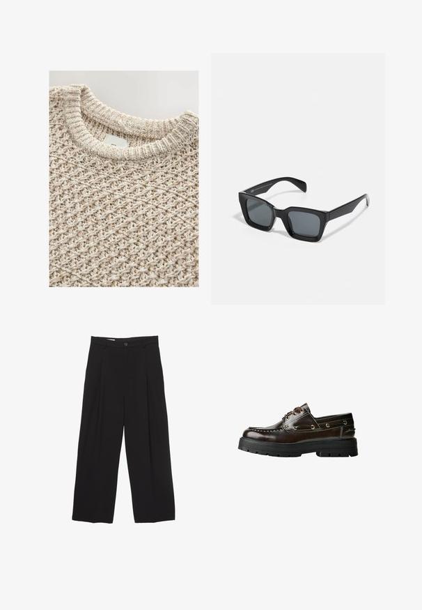 Helle beige Strickpullover mit einem strukturierten, gewebten Muster und einem gerippten Rundhalsausschnitt. Das Baumwollgemisch sorgt für Komfort und Atmungsaktivität.; Schwarze weit geschnittene Hose aus glattem Stoff, mit flachem Taillenbund, vorderen Falten und einer einzigen Knopfverschlus.; Braune Lederbootsschuhe mit Gummisohle, die mit Nahtdetails, Metallösen und einer Schnürung ausgestattet sind. Robuste, leichtgewichtige Konstruktion.; Schwarze rechteckige Sonnenbrille mit dunklen Gläsern. Kunststoffrahmen mit glänzender Oberfläche, ausgestattet mit einer breiten Brücke und leicht verjüngten Bügeln.