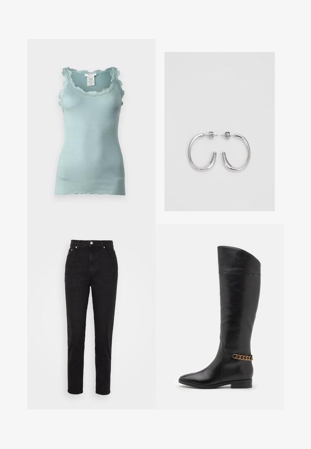 Rosemunde BABETTE U NECK - Linne - blue mist; Svarta högmidjade slim-fit jeans med framknapp, bälteshällor och fem fickors design på vit bakgrund.; Höga svarta läderstövlar med en strömlinjeformad design, spetsig tå och en guldkedja vid vristen. Låg klack. Slät yta.; Silver hoopsörhängen med en slät, glänsande yta, med en böjd form och post-stängning. Minimalistisk design med en modern finish.