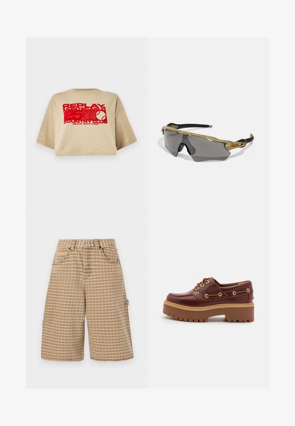 Bežs īsais t-krekls ar īsām piedurknēm, ar sarkanu grafisku tekstu un tenisa bumbiņas druku. Izgatavots no mīksta kokvilnas auduma.; BDG Urban Outfitters CHECK NICOLA JORT - Šorti - beige; Brūni ādas laivu kurpes ar masīvu brūnu gumijas zoli, zelta acīm un kontrastējošiem stitchiem. Iezīmēta ar logotipu sānos.; Sporta saulesbrilles ar zaļu rakstainu rāmi, melnām kājām un pelēkiem stikliem. Dizains ietver apņemšanas stilu ar izteiksmīgu, sportisku formu.