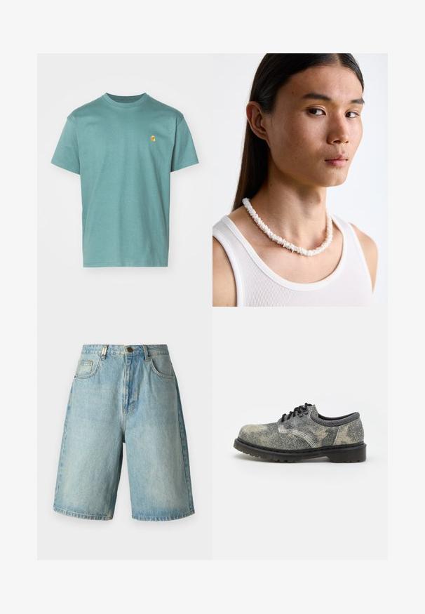 Bavlněné tričko v barvě modrozelené, krátké rukávy, kulatý výstřih, s malým žlutým logem na levé straně hrudi. Texturovaná tkanina s hladkým povrchem.; Svetle modré denimové šortky s volnějším střihem, obsahující přední kapsy, zapínání na knoflík a vybledlý vzhled s jemnými detaily whiskeringu.; Šněrovací bota vyrobená z texturované šedé tkaniny s černými akcenty, silnou gumovou podrážkou a bílými švy. Design s kulatou špičkou.; Bílý náhrdelník z mušlí složený z nepravidelných tvarů, nošený přes přiléhavý bílý top bez rukávů. Hladký povrch s jemným leskem, těsně přiléhající design.