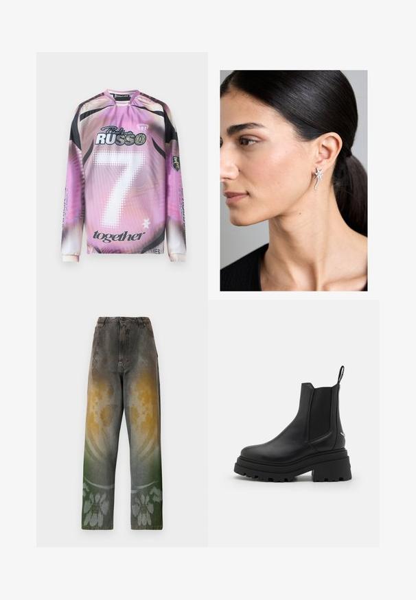 Hosszú ujjú mez, pink-fekete átmeneti dizájnnal, 7-es számmal, márka logókkal és különböző grafikai elemekkel fehér és fekete színben.; Magas derekú farmernadrág, megfakult denimből készült, sárga, zöld és kék árnyalatokkal árnyékolt gradient mintázattal; virágmintázat az alján.; Fekete Chelsea csizmák sima bőrből, rugalmas oldalsó panelekkel, vastag, bordázott gumitalppal és hátsó húzófüllel.; Csillogó ezüst fülbevalók csillag formával és egy hullámzó farka mintázattal, polírozott felülettel és tiszta drágakők díszítéssel.