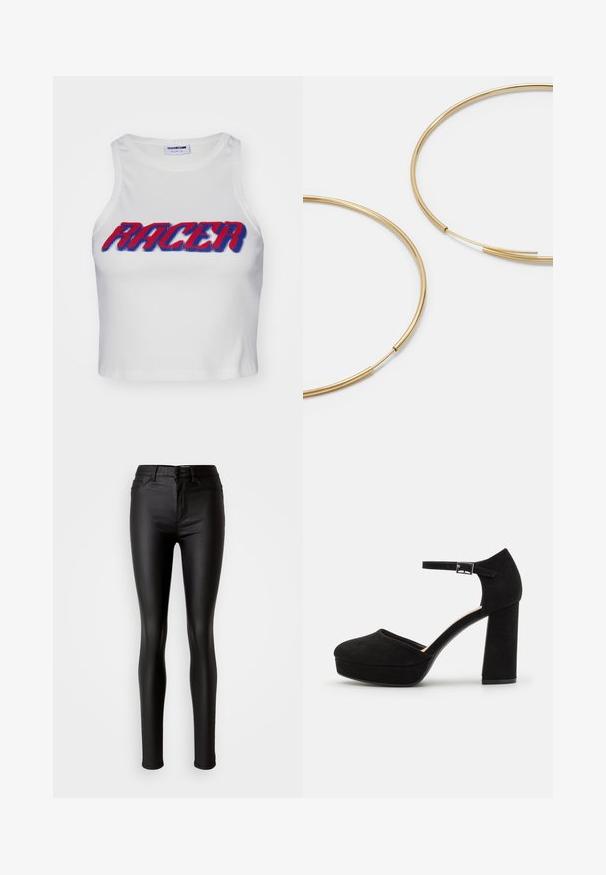 Top corto a righe bianco con la parola "RACER" in lettere bold rosse e blu sul davanti.; Jeans skinny neri in ecopelle con una consistenza liscia, vita alta, chiusura con bottone e design tradizionale a cinque tasche.; Scarpe con tacco a piattaforma nere in suede, dotate di un spesso tacco a blocco, punta arrotondata e cinturino alla caviglia fissato da una fibbia in metallo. Texture liscia su tutta la superficie.; Orecchini a cerchio color oro, sottili e rotondi, con una finitura metallica liscia e senza decorazioni o motivi.; Portafoglio in pelle nera con pattina a pieghe, accessori dorati, con un logo decorativo. Include una tracolla staccabile per il trasporto.