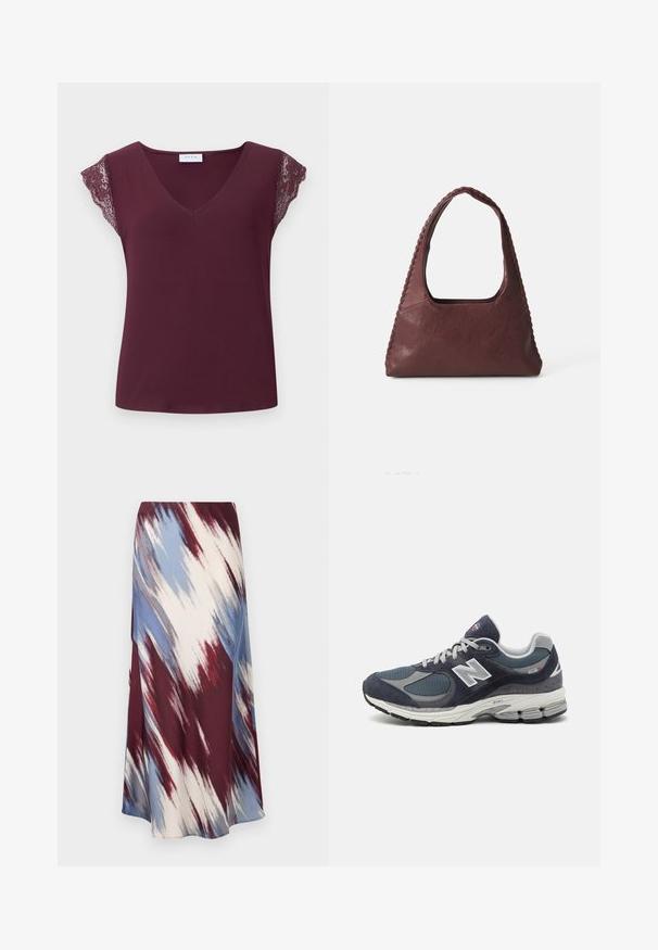 Burgundská halenka s výstřihem do V a krátkými rukávy lemovanými krajkou. Hladká, lehká tkanina s uvolněným střihem a bez viditelného kování.; Dlouhá sukně s diagonálním tie-dye vzorem v burgundské, modré a krémové barvě, vyrobená z měkké tkaniny s volným silhouette a mírným leskem.; Tenisky New Balance s horní částí ze síťoviny a semíš, navy barvy, šedé akcenty, bílé logo, polstrovanou podrážkou a texturovanými detaily.; Burgundská kožená kabelka trojúhelníkového tvaru, s otevřeným topem a tkaným detailem podél rukojeti. Hladký povrch s matným finišem.