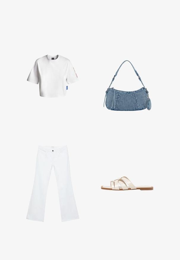 Bílý zkrácený tričko vyrobené z bavlny, s krátkými rukávy, kulatým výstřihem a modrou štítkem na boku. Text na rukávu v červené barvě.; Bílé rozšířené džíny vyrobené z denimu, s plochým předním dílem a výrazným prošíváním, dvěma předními kapsami a jedním černým knoflíkem v pase.; Ploché sandály s hnědou gumovou podrážkou, navržené se třemi překrývajícími se bílými koženými řemínky a malým mašlí uprostřed.; Džínová kabelka s zakřiveným tvarem, světle modré barvy, nastavitelným ramenním popruhem a malou odnímatelnou kapsičkou s metalickými akcenty.