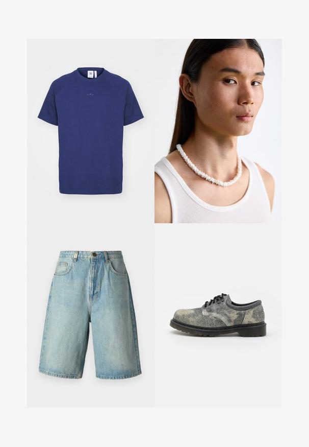 Námorníckom modré bavlnené tričko s krátkymi rukávmi, okrúhlym výstrihom a jemne vyšívaným logom na prsiach. Mäkká textúra a klasický dizajn.; Svetložlté denimové šortky s voľným strihom, prednými vreckami, zapínaním na gombík a bledým umývaním so subtilnými efektami".; Čipková obuv vyrobená z textúrovaného šedého materiálu s čiernymi akcentmi, hrubou gumovou podrážkou a bielymi švíkovými detailmi. Zaoblený dizajn špičky.; Biele náhrdelník z mušlí pozostávajúci z nepravidelných tvarov, nosený cez priliehavé biele tielko. Hladký povrch s jemným leskom, tesne priliehajúce prevedenie.