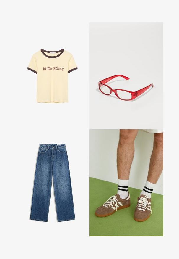 Světle žluté tričko s hnědým žebrovaným výstřihem a rukávy, s nápisem "in my Prime" v texturovaném hnědém písmu. Bavlněný materiál.; Modré denimové široké kalhoty s kameninovým zakončením, pěti kapsami a tečkovaným vzorem po celé látce.; Hnědé semišové tenisky s bílými akcenty a tkaničkami. Gumová podrážka. Nošeny s bílými ponožkami s černými pruhy. Zelená strukturovaná podlaha.; Červené plastové brýle s obdélníkovým rámem, čirými čočkami a úzkými stranicemi. Logo značky "even&odd" je vyraženo na stranici.