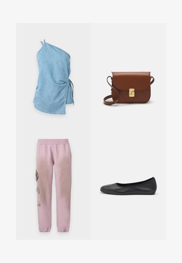 Lichtblauwe denim top met een asymmetrisch ontwerp. Voorzien van een gathered zijkant met banden en een enkele schouderband voor een stevige pasvorm.; Roze sweatpants met een elastische tailleband, voorzien van decoratieve patches in ruitvorm aan de linkerkant en elastische boorden bij de enkel.; Zwarte leren ballerina met een ronde neus, gladde textuur, minimale stikdetails en een flexibele zoolontwerp.; Bruine leren handtas met een klep sluiting, gouden hardware, een schouderband en een gladde textuur. Compact rechthoekige vorm.