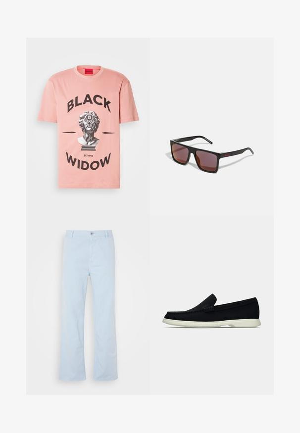Kortermet rosa bomull t-skjorte med et svart grafisk bilde av en byste, med "BLACK WIDOW"-tekst over og "EST 1993" nedenfor i fet skrift.; Lyseblå bomullsbukser med rett snitt, frontlukking med knapper og sidelommer. Glatt tekstur og minimal sømdetaljer.; Svart slip-on sko med rund tå, med en teksturert overdel, glatt hvit såle, og en subtil merkevaredetalj på siden.; Svarte rektangulære solbriller med mørkerøde linser, med matt finish og rødt logo på stangene. Solid plastinnfatning.