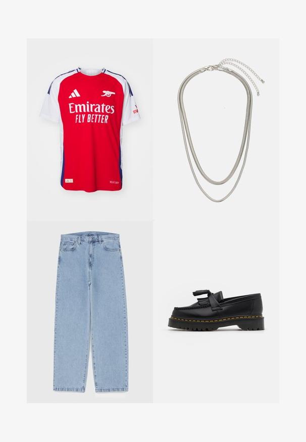 Rød og hvid fodboldtrøje med korte ærmer, der har "Emirates FLY BETTER" logo, Adidas-striber og Arsenal-skjold. OVERFLADE: glat.; Lyseblå denimjeans med straight leg-design, der har en mid-rise talje, fem lommer og en lukning med knap og lynlås.; Sort læderloafer med en frynsedetalje, der har en kraftig sort sål og gul syninger langs kanten. Teksturert overflade.; Tre-lags sølvmetal halskæde med slanke, flexible kæder med en let glans, sikret med en hummerlås og justerbar kæde.