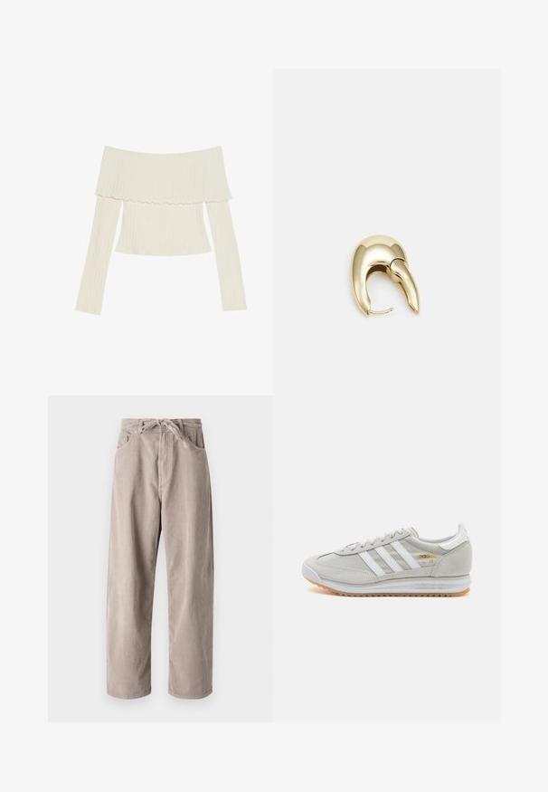 Cremfarbener, schulterfreier Rippentop mit Rüschensaum und langen Ärmeln in einer taillierten Silhouette. Insgesamt glatte Textur.; Beige Cordhosen mit lockerer Passform, ausgestattet mit einem Kordelzugbund, zwei Fronttaschen und vertikal geripptem Muster.; Hellgraue Sneaker aus Wildleder und Mesh, mit drei weißen Streifen, runder Zehenpartie und einer Sohle aus Gummi. Goldenes Logo-Detail nahe der Schnürsenkel.; Ohrringe aus goldfarbenem Metall mit einem schlanken, geschwungenen Design. Sie verfügen über eine markante, spitze Form, eine polierte Oberfläche und einen Scharnierverschluss.