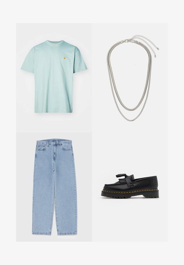 Carhartt WIP CHASE - T-shirts basic - frosted green/gold; Lyseblå denimjeans med straight leg-design, der har en mid-rise talje, fem lommer og en lukning med knap og lynlås.; Sort læderloafer med en frynsedetalje, der har en kraftig sort sål og gul syninger langs kanten. Teksturert overflade.; Tre-lags sølvmetal halskæde med slanke, flexible kæder med en let glans, sikret med en hummerlås og justerbar kæde.