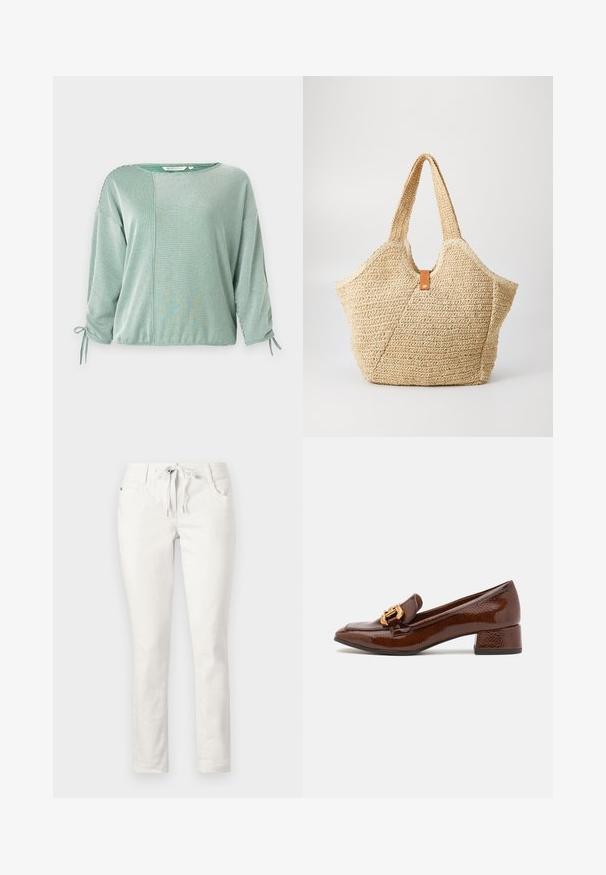 Groene gestreepte top met driekwart mouwen, met een losse pasvorm, gestrikte accenten bij de mouwen en een contrasterend paneelontwerp. Zachte stoftextuur.; Witte, slim-fit broek met een trekkoord in de taille, voorzakken en een zachte textuur. Geschikt voor casual kleding of ontspannen omgevingen.; Bruine leren loafers met een glanzende afwerking, met een decoratieve gouden gesp aan de voorkant en een lage blokhak. Klassiek ontwerp.; Grote stro tote bag met een getextureerde, beige buitenkant en twee brede handvatten. Beschikt over een leren accentriem voor sluiting.