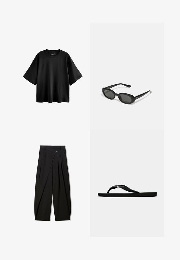 Svart oversized t-shirt med kort ärm tillverkad av bomull med rund hals och avslappnad passform. Slät textur med minimal sömnad.; Svart vida byxor tillverkade av mjukt tyg, med framveck, en knappstängning och en skräddarsydd design för en strukturerad silhuett.; Svart gummislip-in sandal med ett texturerat rem och enkel platt sula, visas från sidan på en enkel ljus bakgrund.; Svarta solglasögon med ovala linser, glansigt plastbåge och smala armar. Har Ray-Ban-logotypen i vitt på sidan.