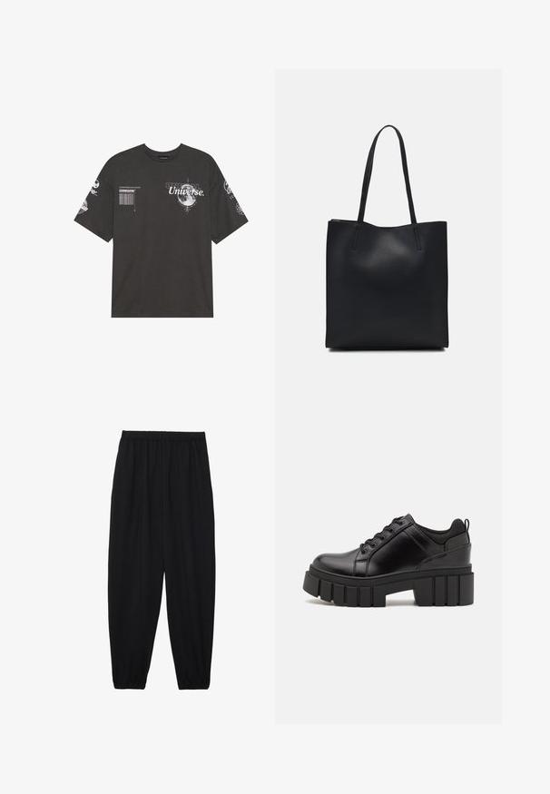Zwarte katoenen t-shirt met korte mouwen, een ronde hals, bedrukte graphics waaronder tekst en maanmotieven op de voorkant en mouwen.; Zwarte, lichte broek met een elastische tailleband en gathered enkels. De stof is glad en heeft een ontspannen, taps toelopend ontwerp.; Zwarte leren platform schoenen met een stevige blokhak, ronde neus en een traditionele vetersluiting. Kenmerkt zich door een gladde textuur en minimale details.; Zwarte leren handtas met een gladde textuur, rechthoekige vorm en twee lange handvaten. Geen zichtbare hardware of versieringen.