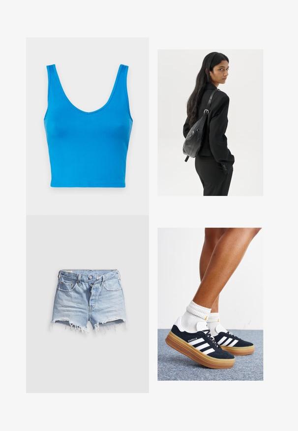 Kék crop top sima, rugalmas anyagból, mély V kivágással és széles pántokkal, testhezálló sziluettel és letisztult élekkel.; Világoskék farmer anyagú lezser rövidnadrág, rojtos szegéllyel, öt zsebbel és gombos sliccel. A textúra puha, enyhén kopott hatású.; Fekete velúr sportcipő fehér csíkokkal és díszítésekkel, lekerekített orral, gumitalpú külső résszel, fehér bordázott bokazoknival párosítva.; Hosszú, sötét hajú nő fekete öltönyben, fekete bőrtáskával a vállán, a vállán át néz a fehér háttér előtt.