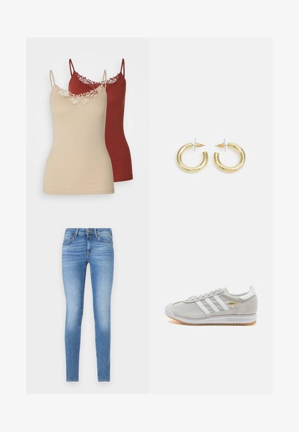 Dvě tílka v béžové a burgundské barvě. Obě mají tenké ramínka a krajkový lem kolem výstřihu. Hladká tkanina s přiléhavým střihem.; Slim-fit svetle modré džíny s středním pasem, předním knoflíkem a pěti kapsami.; Světlé šedé tenisky vyrobené z semiše a síťoviny, se třemi bílými pruhy, kulatou špičkou a gumovou podrážkou. Zlatý logo akcent u šněrování.; Zlaté kruhové náušnice s hladkým, lesklým povrchem. Kruhový design s malým kolíčkem a průhledným záznamem pro bezpečné nošení.