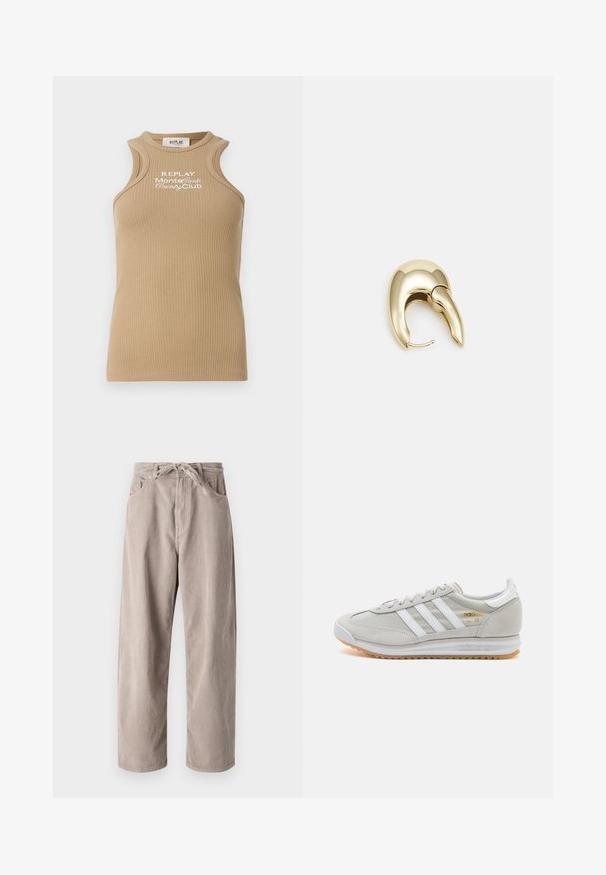 Tan geribbelde tanktop met een ronde halslijn en brede schouderbanden. Voorzien van witte borduurwerk "REPLAY MonteCarlo Country Club" aan de voorkant.; Beige corduroybroek met een losse pasvorm, voorzien van een tailleband met trekkoord, twee voortassen en een verticale ribbelstructuur.; Lichtgrijze sneaker van suede en mesh, met drie witte strepen, ronde neus en een gumrubberen zool. Gouden logo-accent bij de veters.; Gouden metalen oorbel met een slank, gebogen ontwerp. Beschikt over een kenmerkende puntige vorm, gepolijste oppervlakte en scharnier sluiting.
