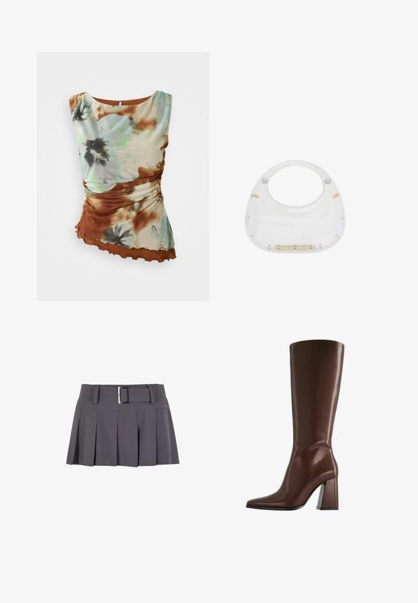 Virágmintás felső világos zöld és barna árnyalatokban, texturált anyaggal, redőzött oldalú dizájnnal és hullámos szegéllyel.; Szürke, pliszírozott mini szoknya sima textúrával, széles derékkal, övhurkokkal és téglalap alakú, ezüst csattal.; Barna bőr térdig érő csizma hegyes orral és vastag, közepes magasságú sarokkal, oldalsó profilból, fehér háttéren.; Tiszta akril táska lekerekített tetejével és nyitott fülével. Arany hardver részletekkel és sima, fényes felülettel rendelkezik.