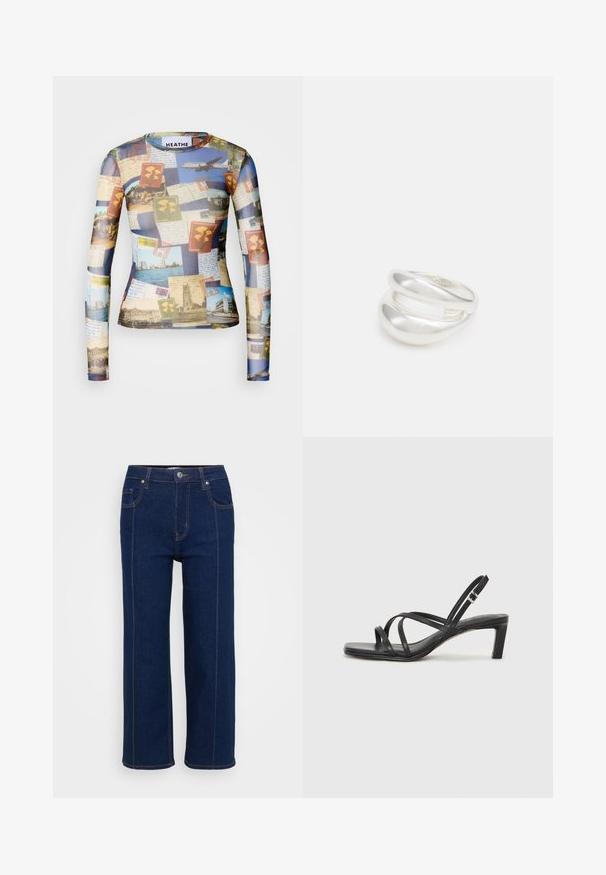 Maglietta a maniche lunghe, caratterizzata da un collage di cartoline e francobolli vintage in toni di blu, beige e verde; tessuto liscio e leggero.; Jeans dritti blu scuro con chiusura a bottoni, tasche anteriori e posteriori e cuciture arancioni visibili lungo le cuciture.; Sandalo nero con cinturini, dalla punta squadrata e tacco basso a blocco. Presenta diversi cinturini sottili e una cinturini regolabile alla caviglia. Realizzato in pelle liscia.; Anello doppio in argento con superficie liscia e lucida. Presenta un design fluido e curvo con sezioni sovrapposte per un aspetto moderno.